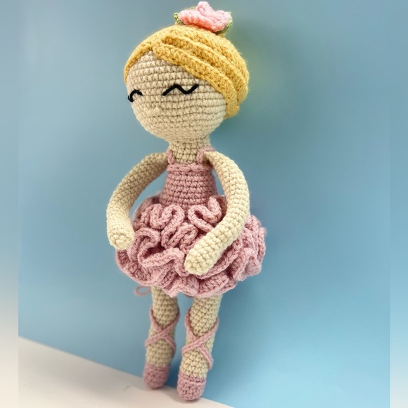 Handcrafted Ballerina doll crochet in pink - Picture 4 of 14